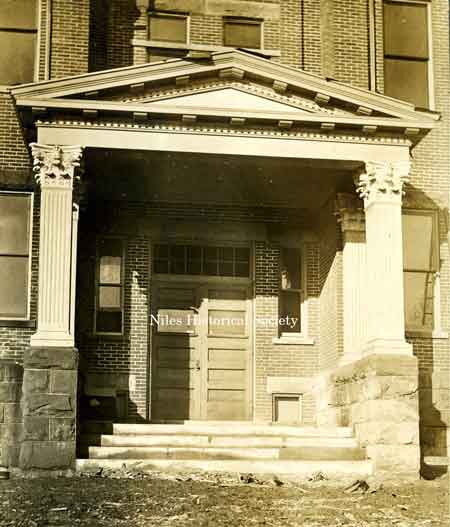 Front entrance to Bert Street School.