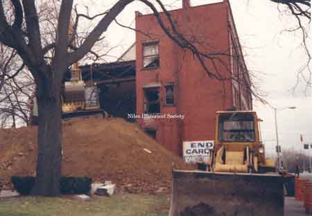 Photo of the Swaney Building when it housed Calvin’s Drug Store and the IOOF. These two buildings were demolished January 1990.