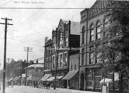 North Main Street looking toward intersection of Park Avenue and the west side of South Main Street.<empty>