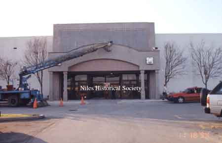 The entrance to the Eastwood Mall during the renovation. Dated November 18, 1994.