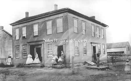 The first building erected in 1842 on the present site of the Niles Trust Company. 