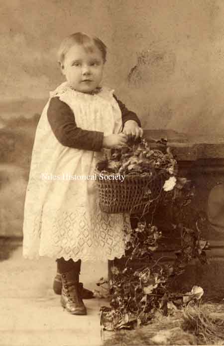 A photograph of Edith Logan Ohl as a very young child.