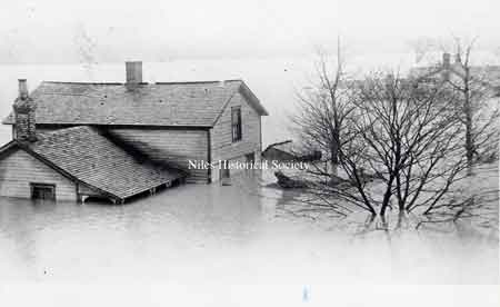 In the flood of 1913, this was one of the houses along the Mahoning River.