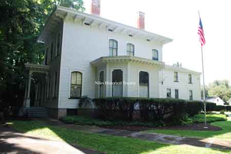 Front view of the Ward-Thomas House