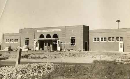 The main entrance to the Niles City Pool as it appeared in 1934. The left side had the changing rooms for women and girls while the right side was for men and boys.