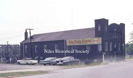 The Niles Daily Times building.