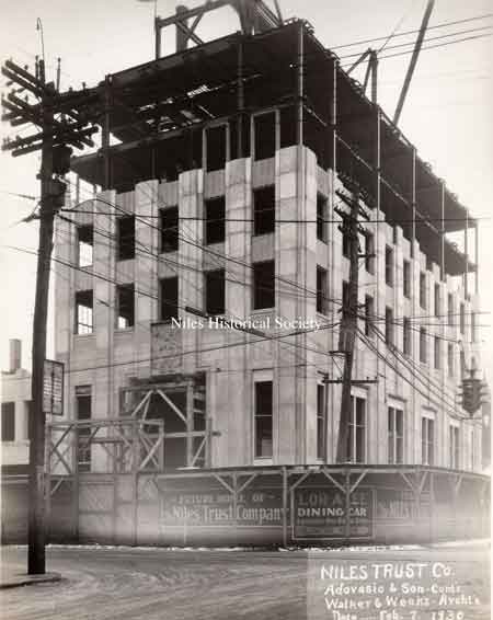 Construction of the Niles Trust Co.began in November 1929. The Lor-a-Lee Dining Car was located behind this bank.