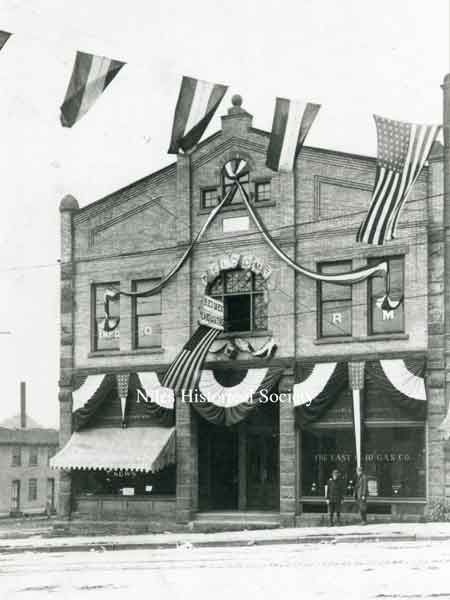 A view of the exterior of the building that housed the Redman's Lodge on the second floor; as well as The Niles Daily News and the East Ohio Gas Company.