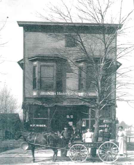 The Vienna Avenue store soon after Henry Rider had opened in 1905.