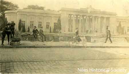 The houses in front of the Memorial have been removed from the Memorial grounds.