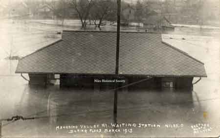 Photograph of the trolley shelter taken from the Erie Railroad bridge during the 1913 Flood. PO1.1012