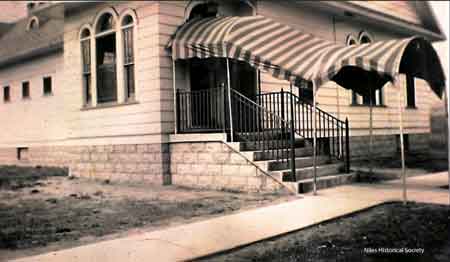 Entrance to Belvedere Club