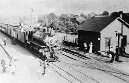 Pennsylvania train at the station around 1900-02. 