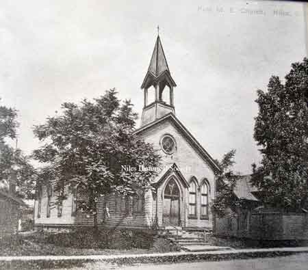 Picture of the Methodist Episcopal Church in Niles located on the corner of West Park and Arlington Street. This building replaced the frame church that burned in 1883.