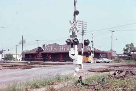 Erie Rail Road passenger station was near Langley Street and the Niles Firebrick factory. 