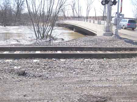 Pennsylvania Railroad tracks and crossing along the Mahoning River, 2012.