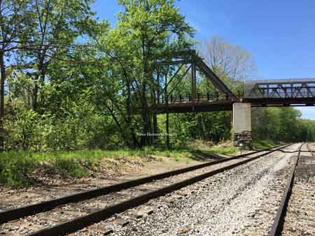 The following photographs were taken in 2011 of the iron bridge over the Mahoning River.