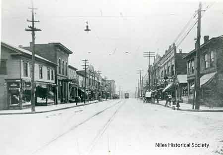 This picture was taken about 1905. Closer view of the Ward residence on the south-east corner of Main Street and Park Avenue.