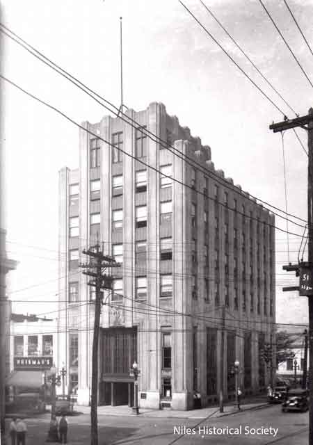The Niles Trust Company opened in its new Art Deco building in 1930