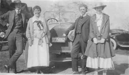 Four people standing with the Stutz bearing 1916 plates are left to right, Peter Deibel from Youngstown, Isabelle Wallace, John Clingan and Marion Thomas, all three from Niles.