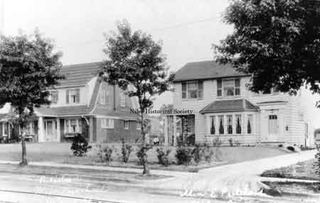 The house on the right, 1117 Robbins Avenue was built by Mr. and Mrs. William Pritchard in 1922.