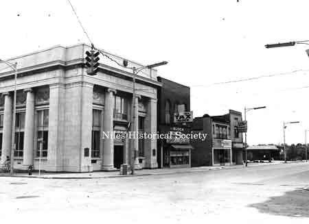 The new Dollar Bank that was built in 1918.