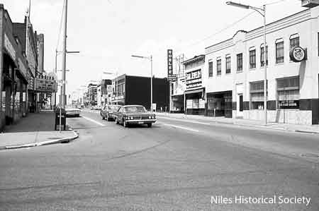 Reisman's Furniture Store and the Robbins Theatre on South Main Street across from the Hartzell Building.