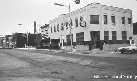 Girl Scout office in Hartzell Building with Star Jewelers and Seiber's Sporting Goods Store.