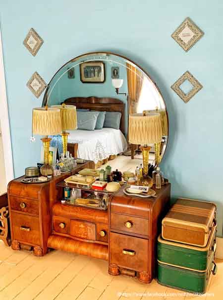 Vanity table, this one in the front bedroom.